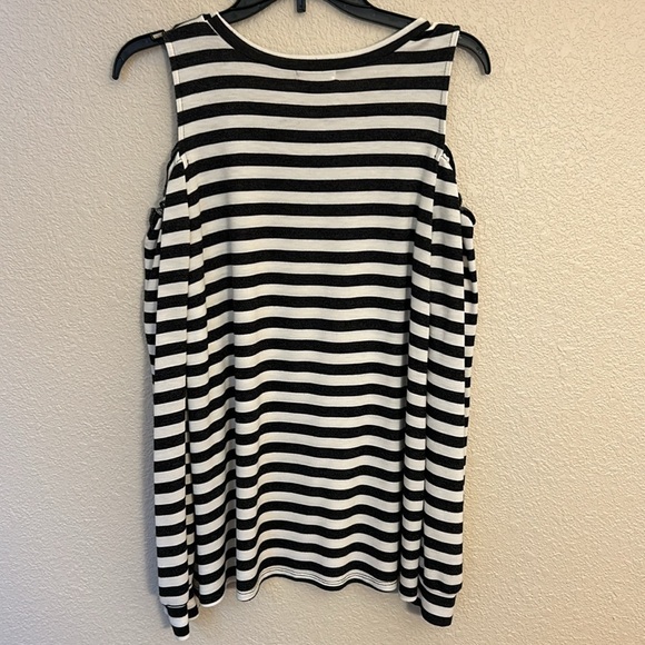Women’s long sleeve striped shirt with cut out shoulders size medium. - Picture 5 of 6